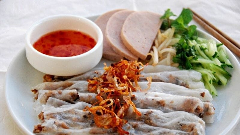 bánh cuốn chả lụa