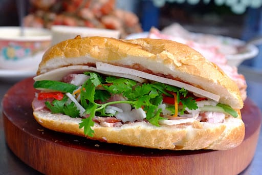 bánh mì chả lụa