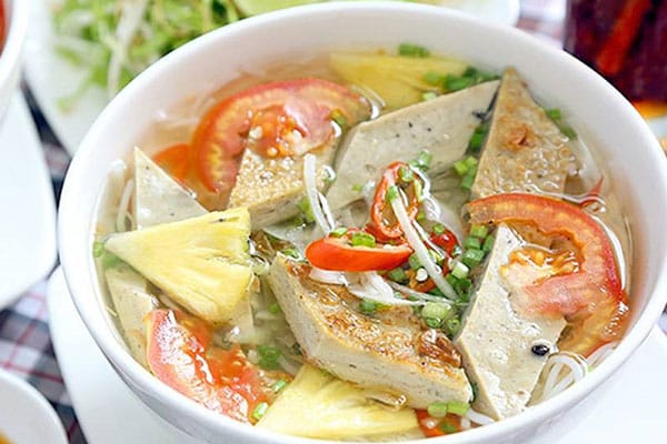 Canh bún chả lụa