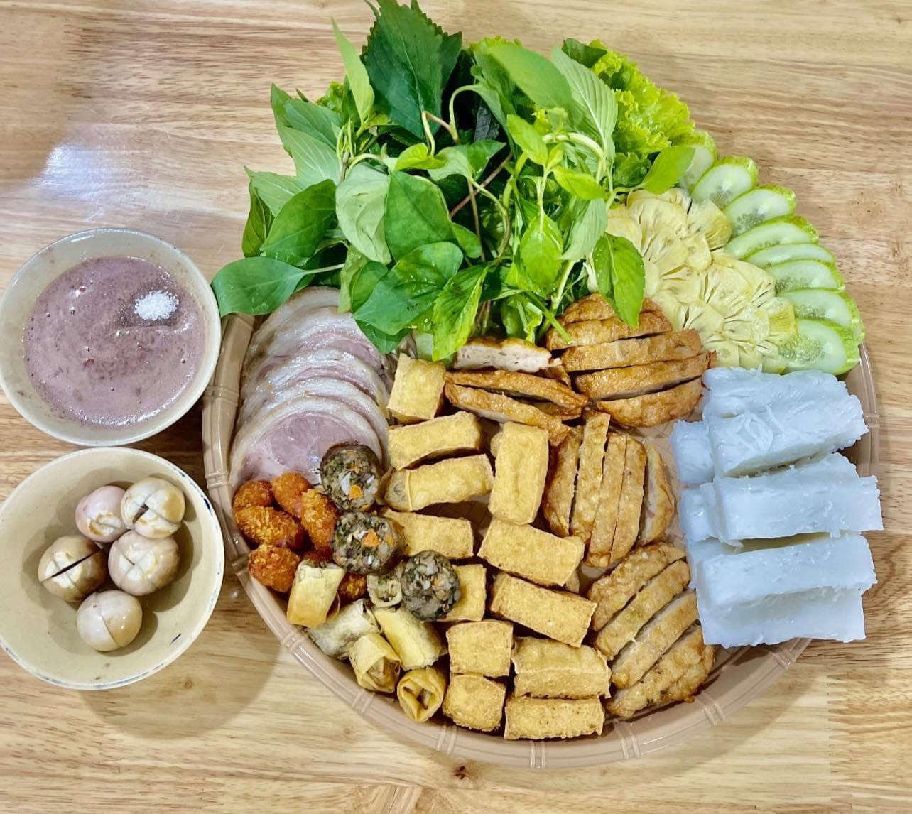 Mẹt quán bún đậu Thị Bắp